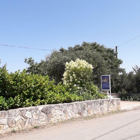 Trulli Convertini Locorotondo Eksteriør billede