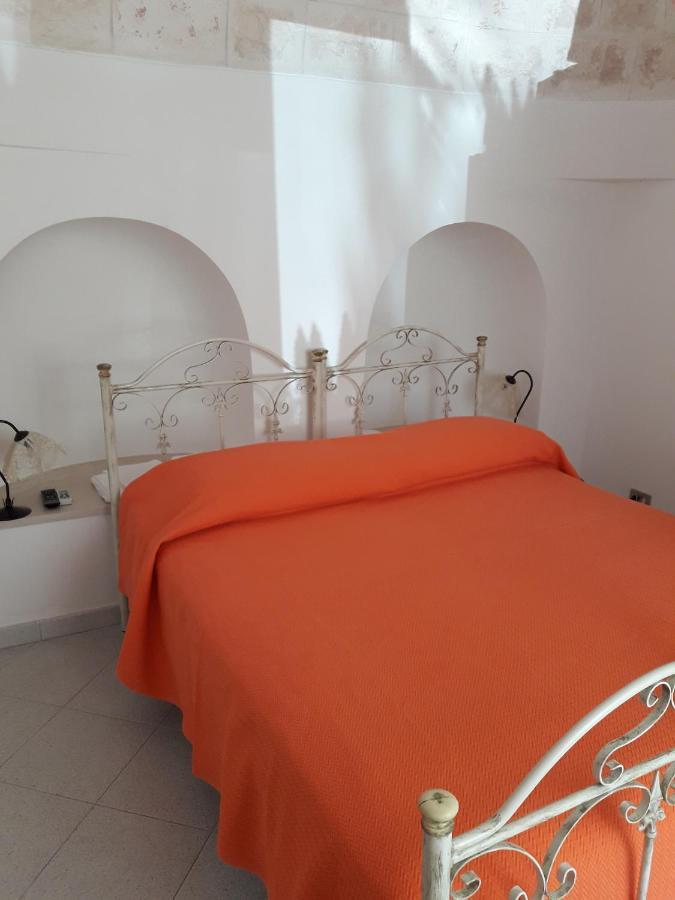 Trulli Convertini Locorotondo Eksteriør billede