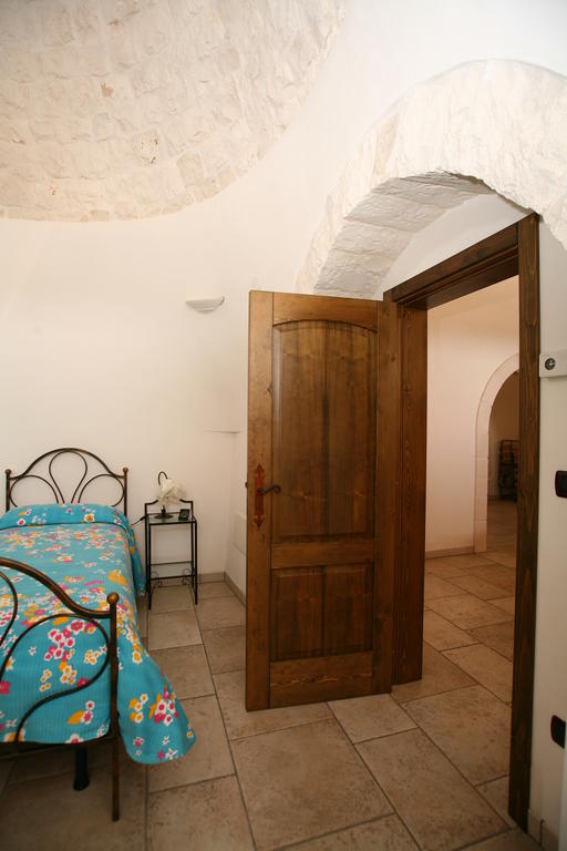 Trulli Convertini Locorotondo Eksteriør billede
